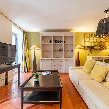 L'envoutement Provencal Au Coeur De L'ecusson - Nuit A