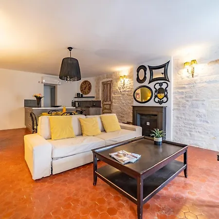 L'envoutement Provencal Au Coeur De L'ecusson - Nuit A * Nimes