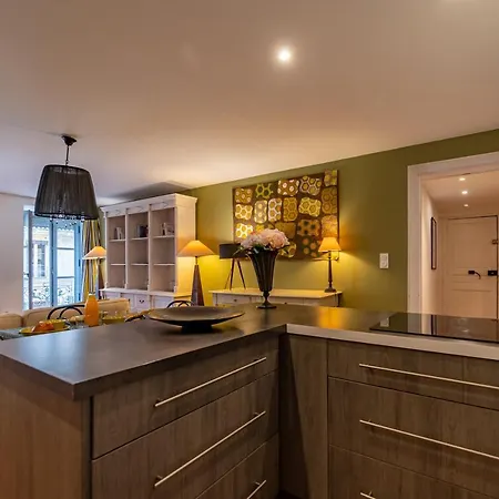 L'envoutement Provencal Au Coeur De L'ecusson - Nuit A *