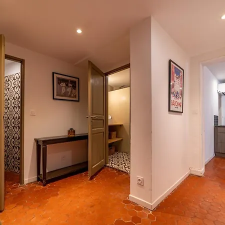 L'envoutement Provencal Au Coeur De L'ecusson - Nuit A *