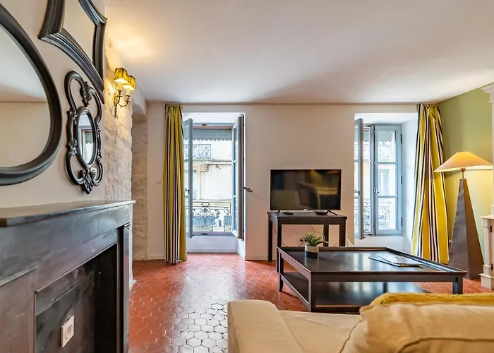 L'envoutement Provençal Au Cœur De L'écusson - Nuit à Appartement Nîmes