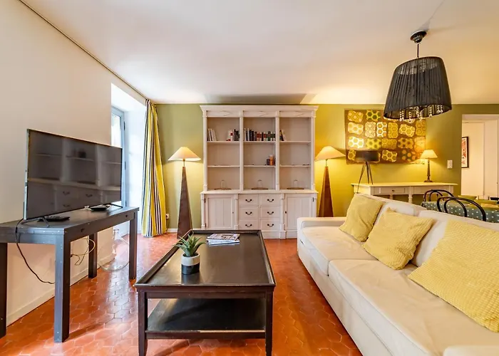 L'envoutement Provencal Au Coeur De L'ecusson - Nuit A