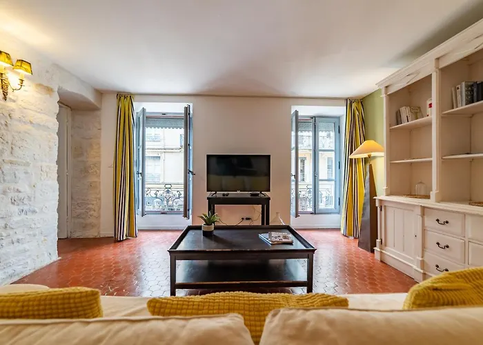 L'envoutement Provencal Au Coeur De L'ecusson - Nuit A 님