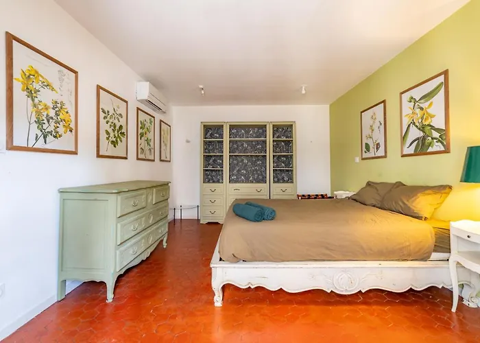 L'envoutement Provençal Au Cœur De L'écusson - Nuit à