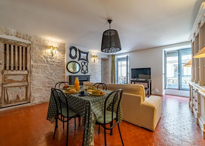 Appartement L'envoutement Provençal Au Cœur De L'écusson - Nuit à *