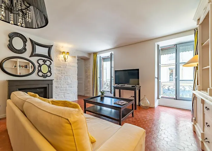 L'envoutement Provençal Au Cœur De L'écusson - Nuit à